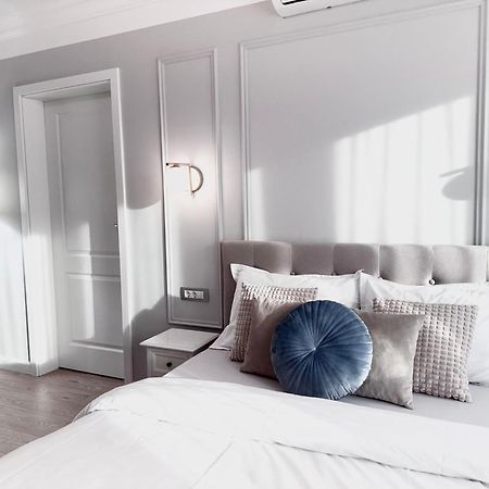 Central Spacious Apartment With Balcony - Alba Carolina Alba Iulia Esterno foto