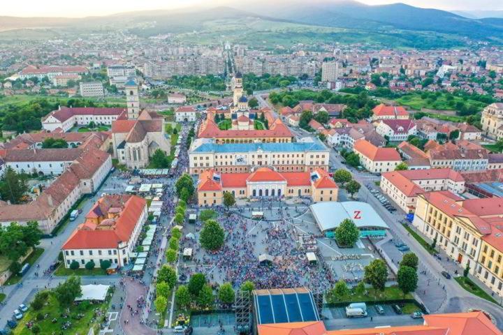 Central Spacious Apartment With Balcony - Alba Carolina Alba Iulia Esterno foto
