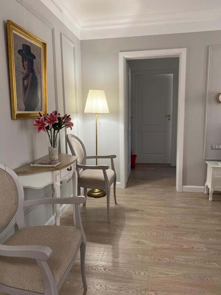 Central Spacious Apartment With Balcony - Alba Carolina Alba Iulia Esterno foto