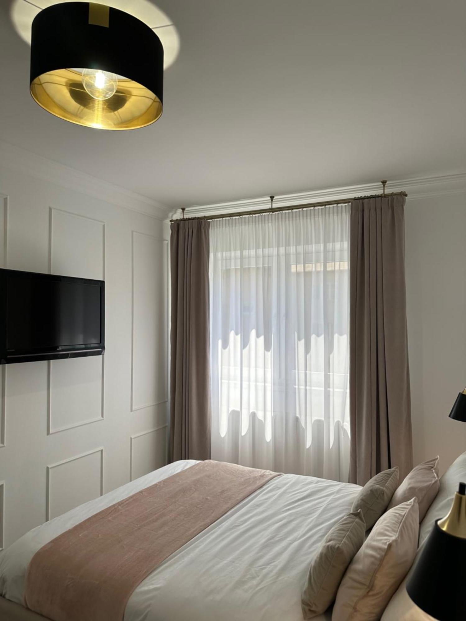 Central Spacious Apartment With Balcony - Alba Carolina Alba Iulia Esterno foto