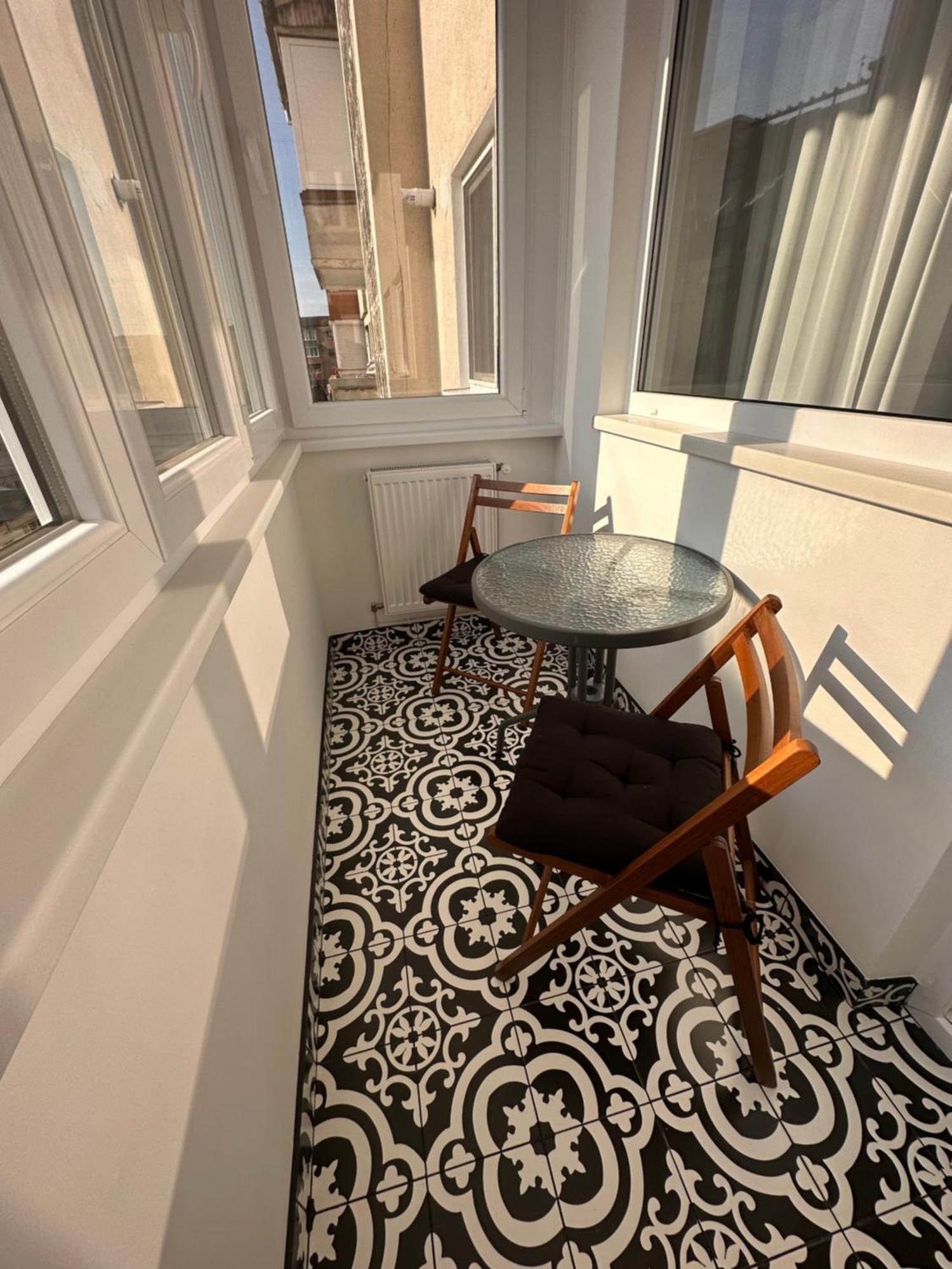 Central Spacious Apartment With Balcony - Alba Carolina Alba Iulia Esterno foto